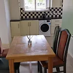 Two Bedroom Self Catering Apt. The Hawthorn's. Apartman *