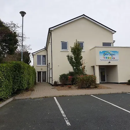 Two Bedroom Self Catering Apt. The Hawthorn's. Apartman