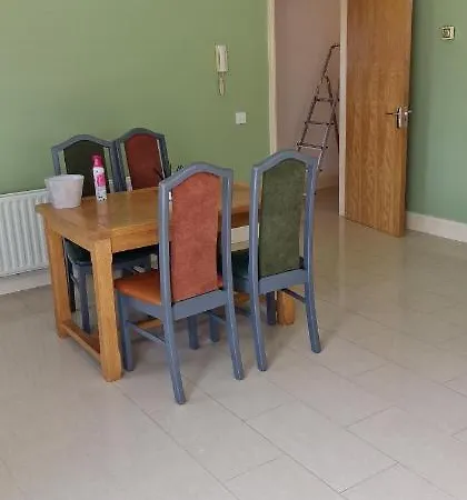 Two Bedroom Self Catering Apt. The Hawthorn's. Apartman