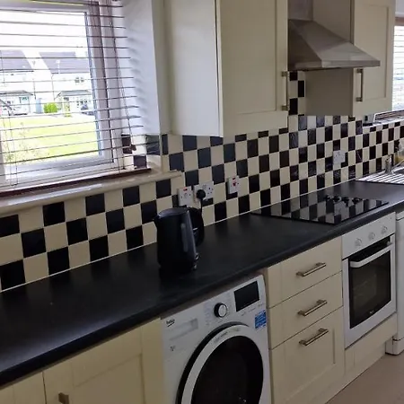 Two Bedroom Self Catering Apt. The Hawthorn's. Apartman