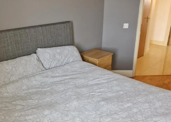 Two Bedroom Self Catering Apt. The Hawthorn's. *